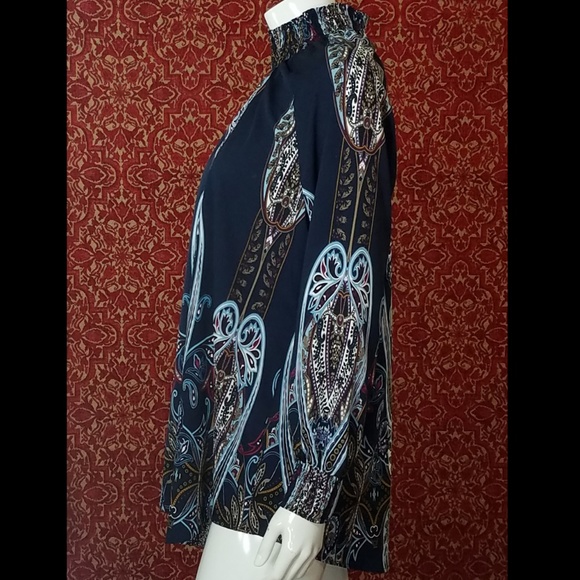 NEW CHICO"S Navy paisley sleeve blouse 2 - Picture 3 of 7